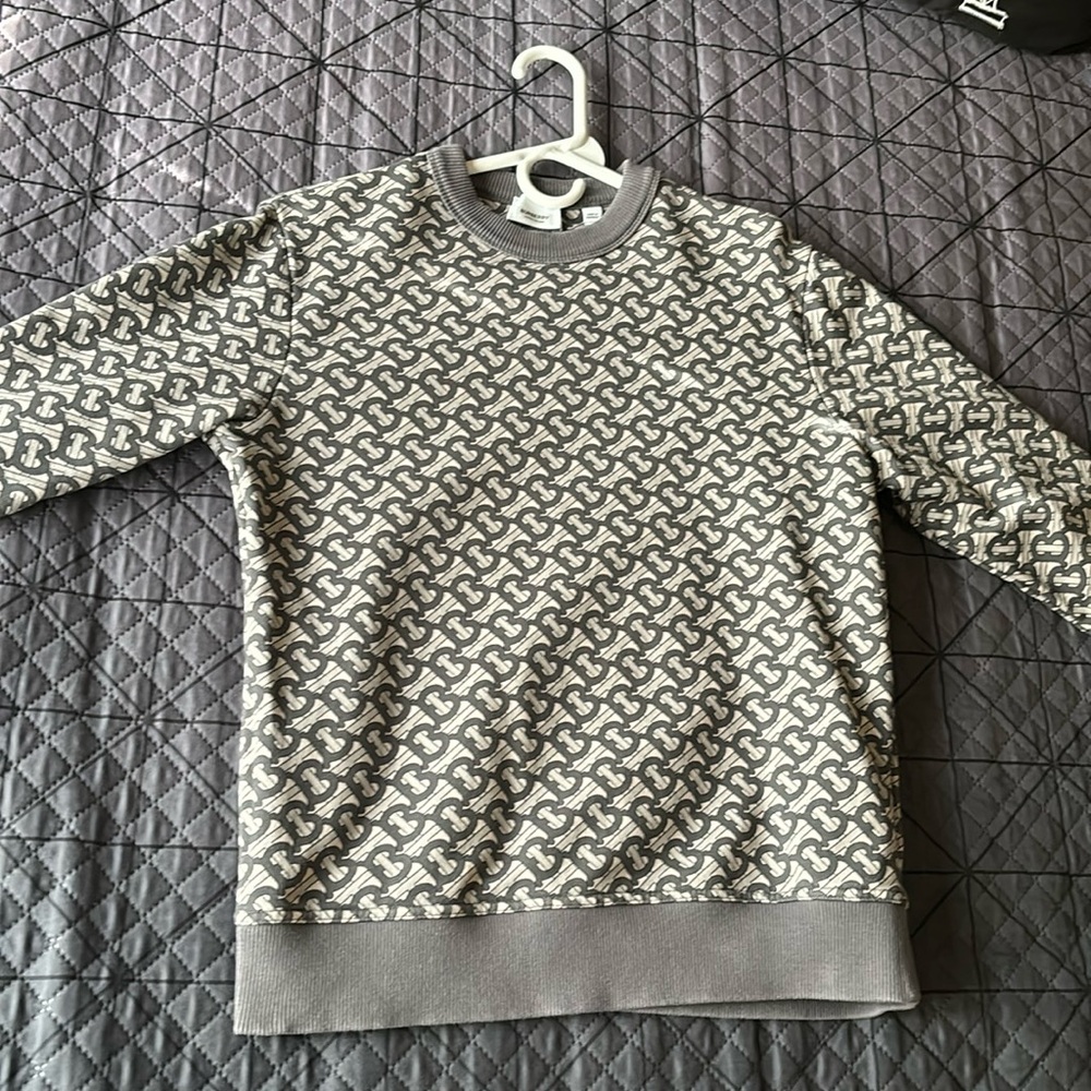 Burberry sweatshirt